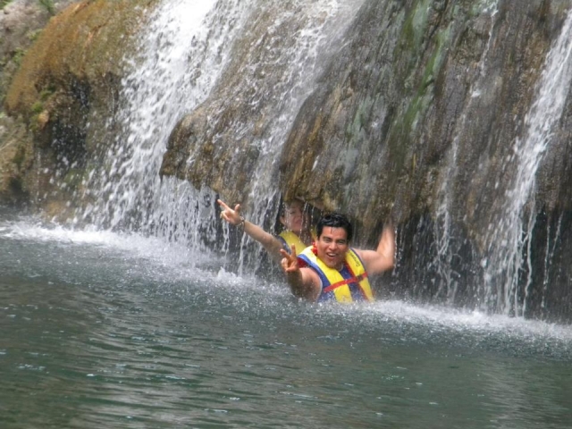 Bajo las cascadas
